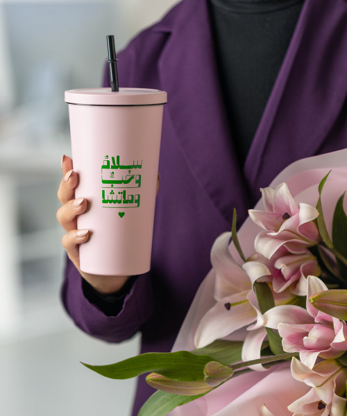 كوب حراري مع عود "سلامٌ وحُبٌّ وماتشا"